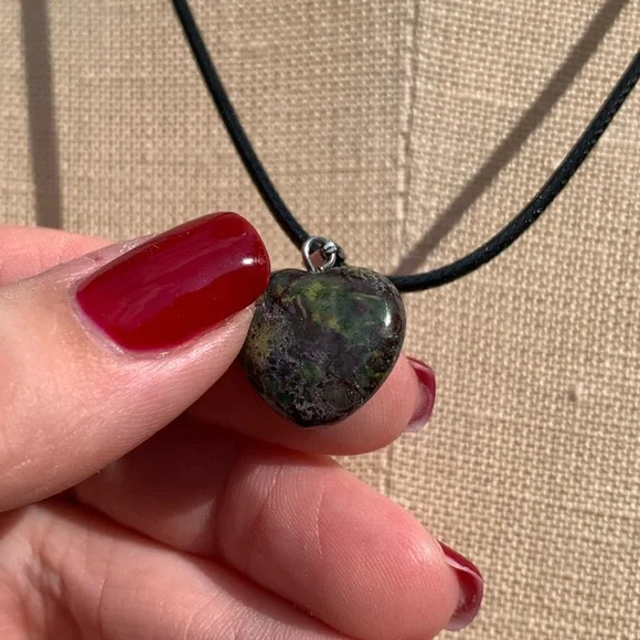 Handmade Genuine Stone Heart Amulet Necklace - Picture 14 of 15